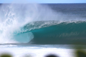 empty wave at Banzai pipeline wikimedia commons
