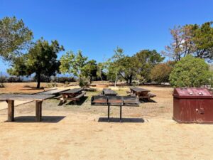 trail four park picnic benches